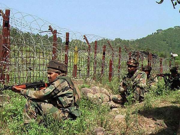 जम्मू कश्मीर: संदिग्ध टेरर मूवमेंट के बाद हाई अलर्ट जम्मू कश्मीर: संदिग्ध टेरर मूवमेंट के बाद हाई अलर्ट