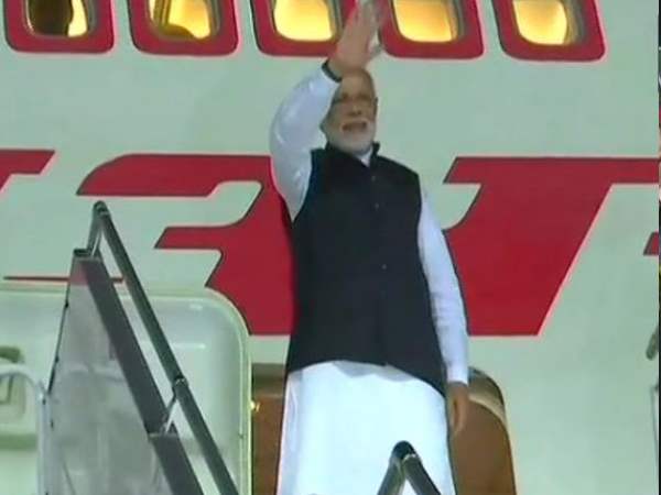 पुतिन से अनौपचारिक मुलाकात कर पीएम मोदी हुए भारत रवाना पुतिन से अनौपचारिक मुलाकात कर पीएम मोदी हुए भारत रवाना