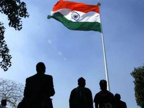 पीएम पर सवालों के जवाब नहीं दे पाया तो शख्स को पीट डाला पीएम पर सवालों के जवाब नहीं दे पाया तो शख्स को पीट डाला