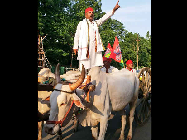 Samajwadi Party Odisha State Committee’s Bullock Cart rally at the PrimeMinisters program in Odisha to protest against skyrocketing of petrol, diesel and cooking gas prices hike! Samajwadi Party Odisha State Committee’s Bullock Cart rally at the PrimeMinisters program in Odisha to protest against skyrocketing of petrol, diesel and cooking gas prices hike!