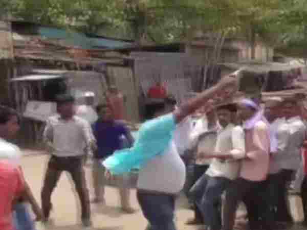 contractor shows the gun and ran away from the grip of auto drivers contractor shows the gun and ran away from the grip of auto drivers