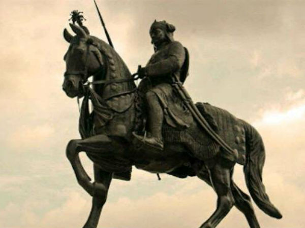 अकबर ने जताया था दुख
