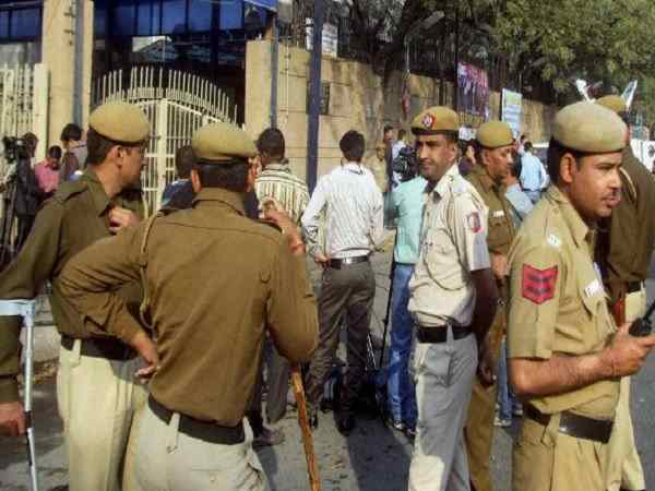 दोनों पुलिसकर्मियों को सम्मानित किया जाएगा