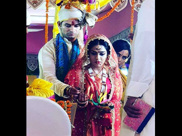 ऐश्वर्या की बहनों ने मांगे 1 करोड़ रुपए