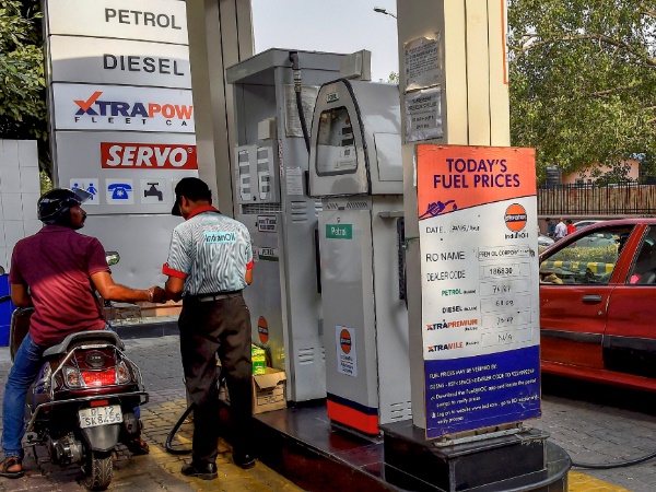 #PetrolPrice: फिर कम हुए पेट्रोल -डीजल के दाम , इस बार 7 पैसे और 5 पैसे प्रति लीटर #PetrolPrice: फिर कम हुए पेट्रोल -डीजल के दाम , इस बार 7 पैसे और 5 पैसे प्रति लीटर