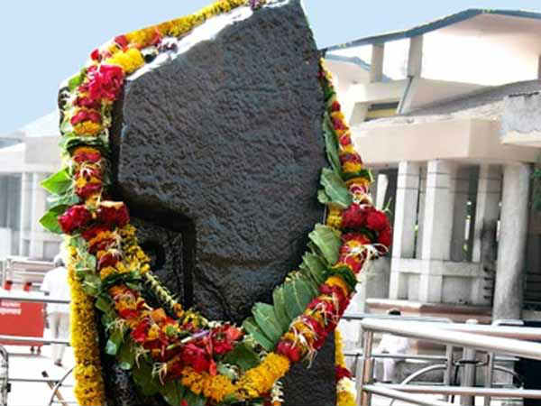 अमावस्या के दिन जरूरी हो तो ही यात्रा करें
