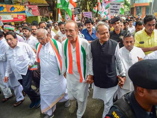आजाद ने कुमार स्वामी से की बात