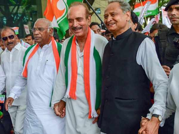 विधायकों को टूटने से बचाया