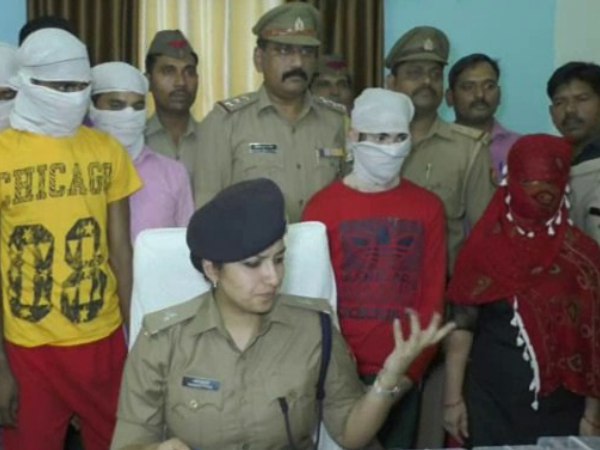 A thief caught with wife in Kanpur A thief caught with wife in Kanpur