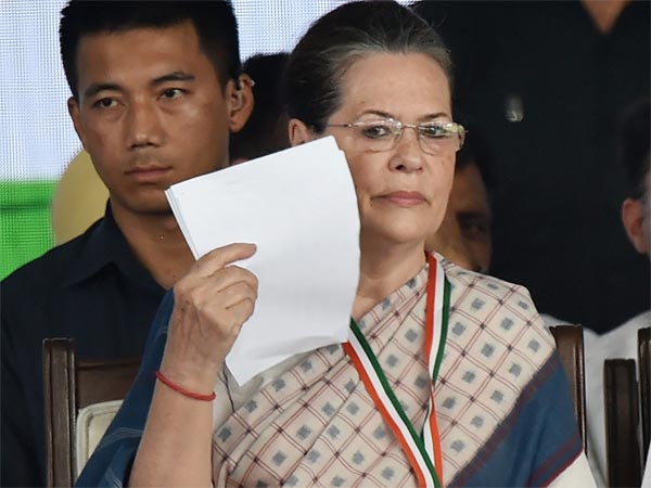 कांग्रेस ने जेडीएस को समर्थन देने का ऐलान किया
