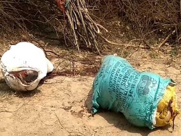Two dead bodies found in sack in mathura Two dead bodies found in sack in mathura