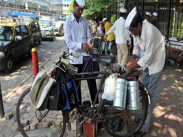शाही जोड़े को महाराष्ट्रीयन गिफ्ट भी देने की योजना बनाई है