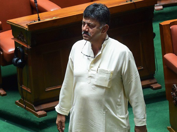 येदुरप्पा के फ्लोर टेस्ट वाले दिन कांग्रेस के संकटमोचक बनकर आए थे डीके शिवकुमार