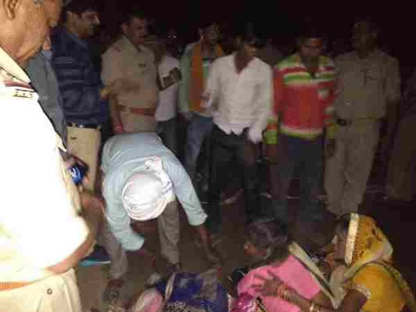 Wife and daughter killed in accident in Shahjahanpur Wife and daughter killed in accident in Shahjahanpur