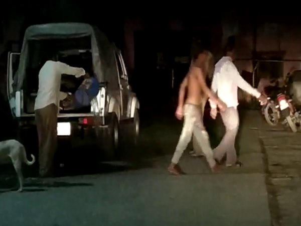 मृतक पुत्र से गाड़ी धुलवाने से साफ इंकार कर रही बांगरमऊ पुलिस