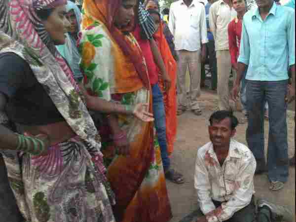 Wife and daughter killed in accident in Shahjahanpur Wife and daughter killed in accident in Shahjahanpur