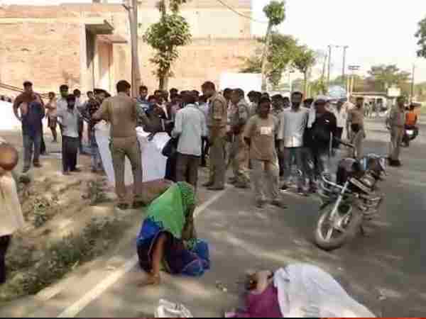 कार की टक्कर से गिर गए दंपति
