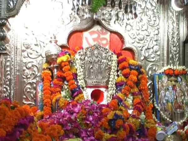 kanpur devotee placed AC on hanuman ji temple in uttar pradesh kanpur devotee placed AC on hanuman ji temple in uttar pradesh