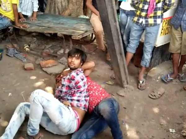 A man beaten by son wife and daughter in Agra A man beaten by son wife and daughter in Agra