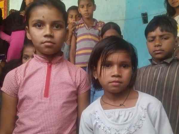 प्राइवेट स्कूल की बच्चियों को बुला लिया