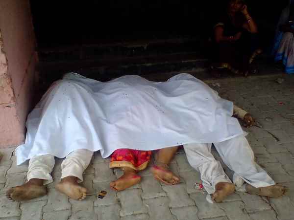 शादी समारोह से वापस लौट रहे थे कार सवार