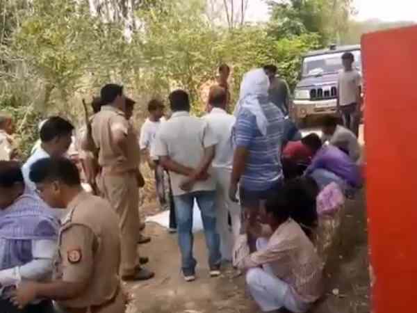 Police sized the dead body of woman from pyre in Raebareli Police sized the dead body of woman from pyre in Raebareli