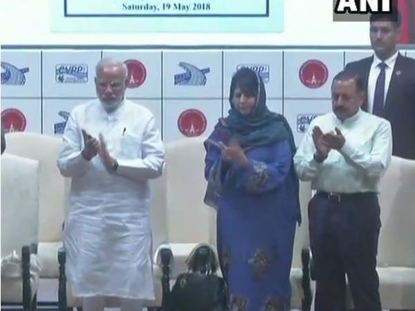 J&K: PM मोदी ने पाकल दुल हाईड्रोप्रोजेक्ट का किया शिलान्यास J&K: PM मोदी ने पाकल दुल हाईड्रोप्रोजेक्ट का किया शिलान्यास