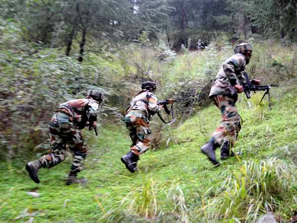 Jammu Kashmir: Terrorists hurled grenade at CRPF Tahab Chowk in Pulwama Jammu Kashmir: Terrorists hurled grenade at CRPF Tahab Chowk in Pulwama