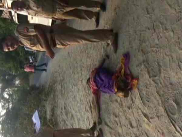 Twenty years old young girl found hanged in Hardoi Twenty years old young girl found hanged in Hardoi