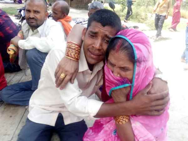 अनियंत्रित हुई कार