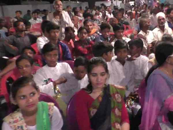 School children forced to wait minister of Yogi govt in Bahraich School children forced to wait minister of Yogi govt in Bahraich