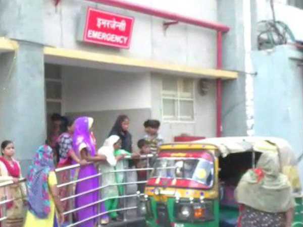 woman gave birth to a daughter under auto in Bareilly woman gave birth to a daughter under auto in Bareilly