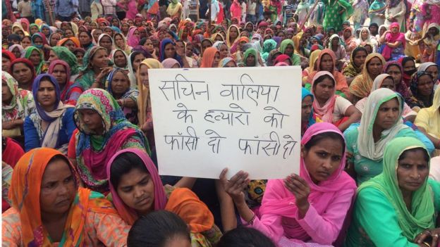 हिंसा की आशंका में भीम आर्मी के छह लोग गिरफ़्तार, सहारनपुर में तनाव बरकरार हिंसा की आशंका में भीम आर्मी के छह लोग गिरफ़्तार, सहारनपुर में तनाव बरकरार