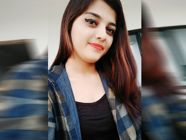 महंगी गाडि़यां और शराब की शौकीन