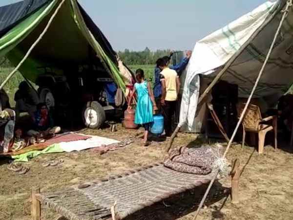 Families living in field after tension on loudspeaker in Bijnor Families living in field after tension on loudspeaker in Bijnor