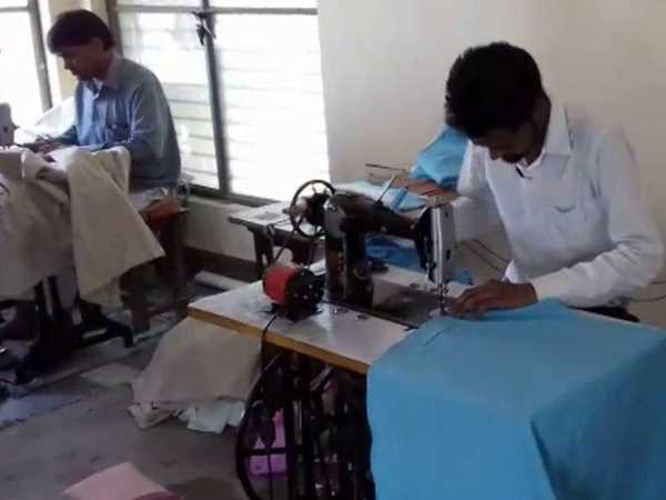 50 मशीनों पर चल रहा है काम