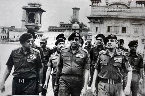 Operation Blue Star: आखिर क्यों पड़ी गुरुद्वारे में सैन्य ऑपरेशन की जरूरत, 5 Facts Operation Blue Star: आखिर क्यों पड़ी गुरुद्वारे में सैन्य ऑपरेशन की जरूरत, 5 Facts