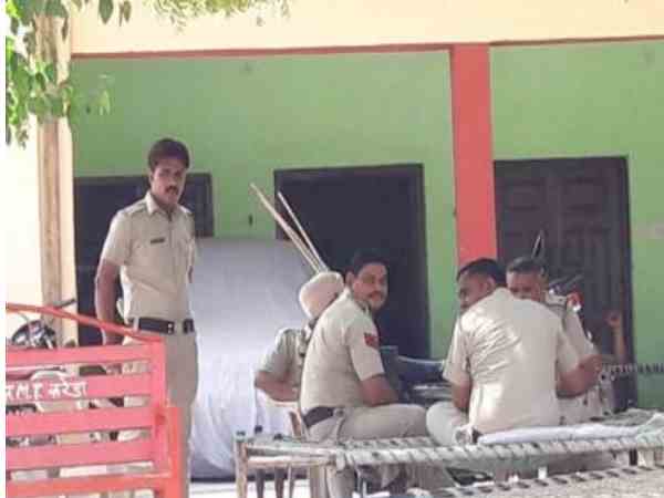 दलितों को डराने की कोशिश