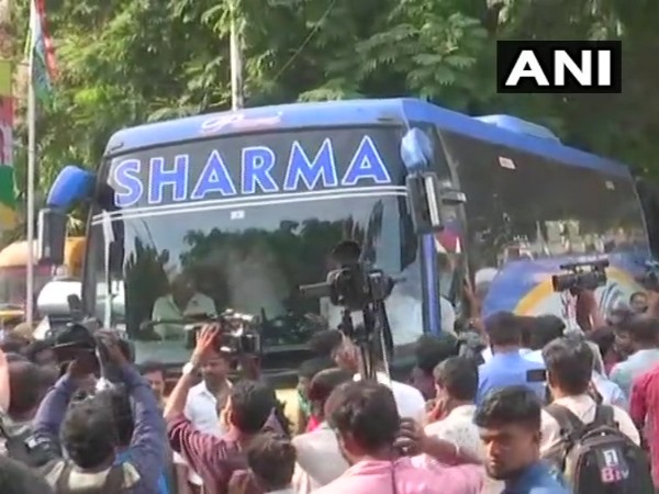 कांग्रेस अपने विधायकों को खरीद-फरोख्त से बचाने के लिए ऐसा कर रही है