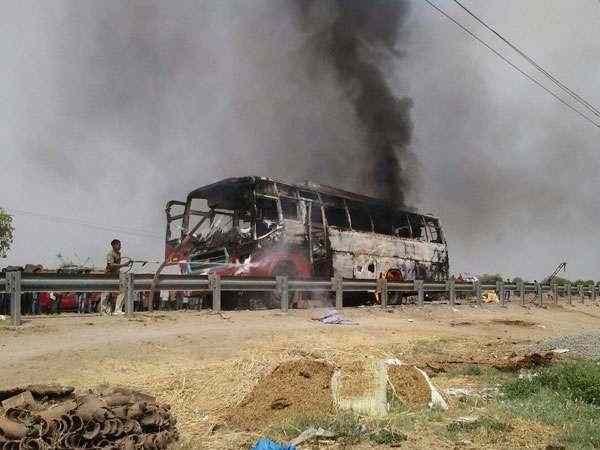 यात्रियों का सामान जलकर राख