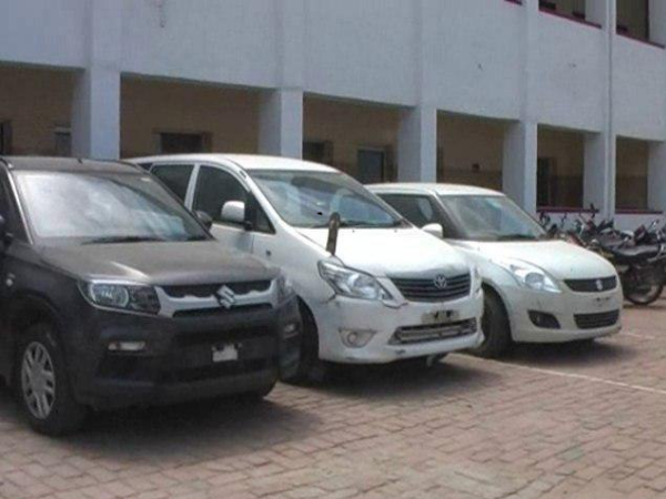 Meerut police arrested two gang of luxury car robbers Meerut police arrested two gang of luxury car robbers