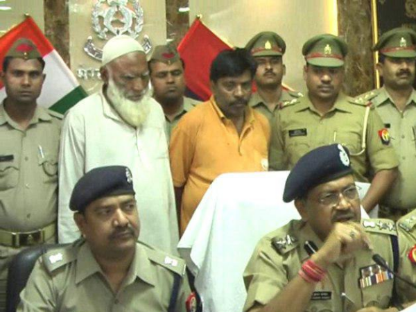 Meerut police arrested two gang of luxury car robbers Meerut police arrested two gang of luxury car robbers