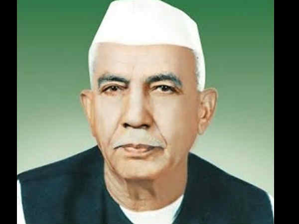 चौधरी चरण सिंह सपने में भी आ जाएं लोग उनकी पार्टी को सुबह उठकर वोट दे आते हैं
