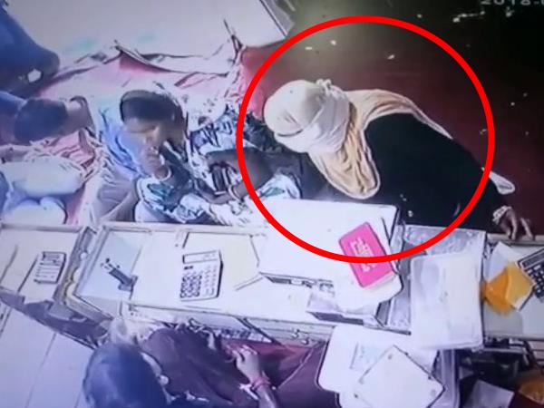 gorakhpur woman stole jewellery box from shop caught in video gorakhpur woman stole jewellery box from shop caught in video