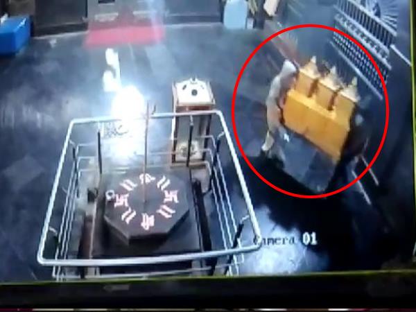 ambegaon thieves stole the donation box from temple in pune ambegaon thieves stole the donation box from temple in pune
