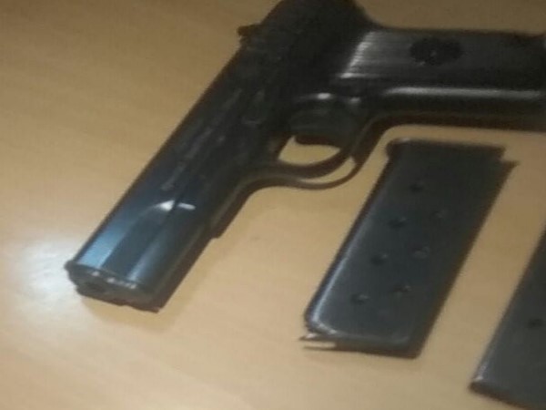 shamli security forces caught a old man during smuggling of pistol shamli security forces caught a old man during smuggling of pistol