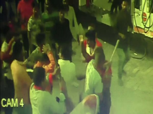gorakpur goons ruckus in petrol pump over night gorakpur goons ruckus in petrol pump over night