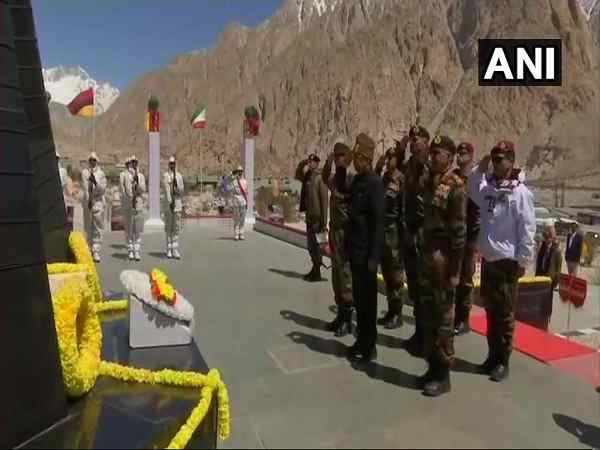 President Ram Nath Kovind visits Siachen base camp President Ram Nath Kovind visits Siachen base camp
