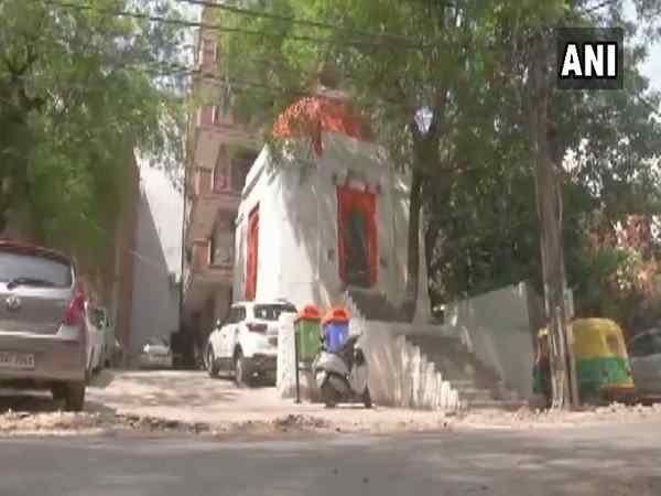 मकबरे को मंदिर में बदला गया