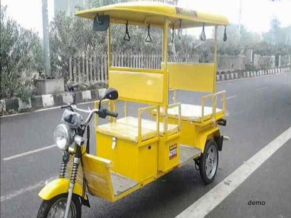 delhi: driver sleeping on the seat of e-rickshaw, found dead in morning delhi: driver sleeping on the seat of e-rickshaw, found dead in morning